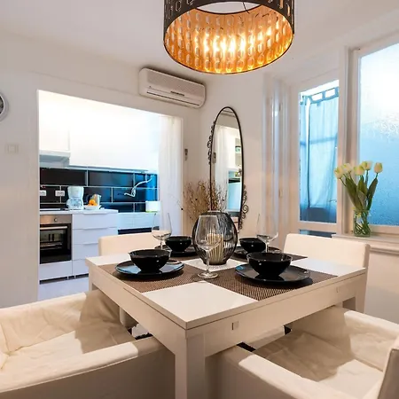 Butterfly - One Bedroom With Sea View شقة *