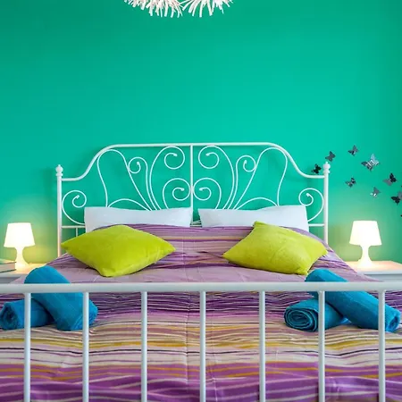Butterfly - One Bedroom With Sea View